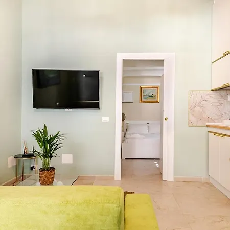 A 75 Passi Dal Mare Con Parcheggio Privato E Giardino アパート リミニ