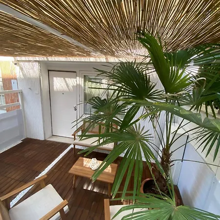 A 75 Passi Dal Mare Con Parcheggio Privato E Giardino