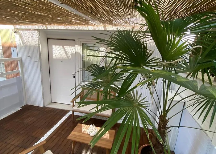 A 75 Passi Dal Mare Con Parcheggio Privato E Giardino