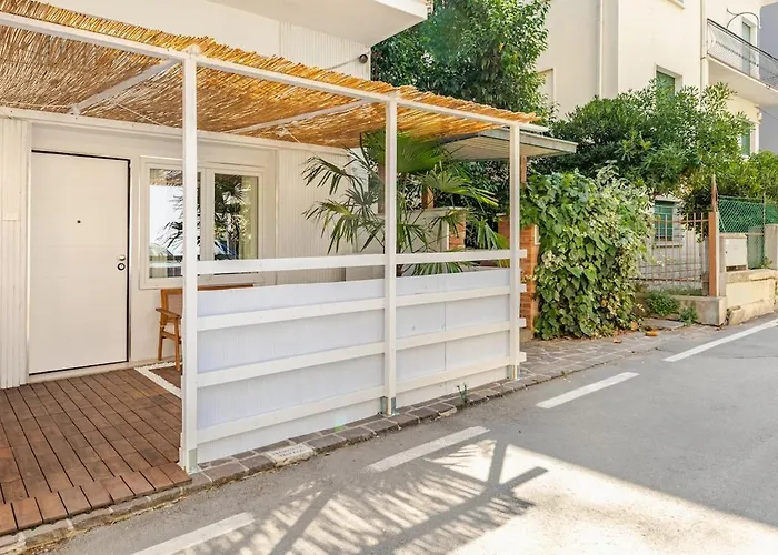 Appartement A 75 Passi Dal Mare Con Parcheggio Privato E Giardino