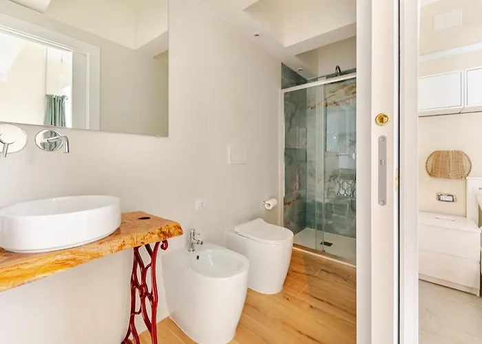 A 75 Passi Dal Mare Con Parcheggio Privato E Giardino Rimini