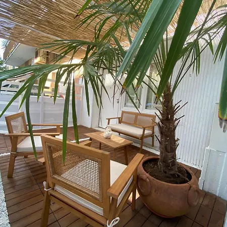 Appartamento A 75 Passi Dal Mare Con Parcheggio Privato E Giardino